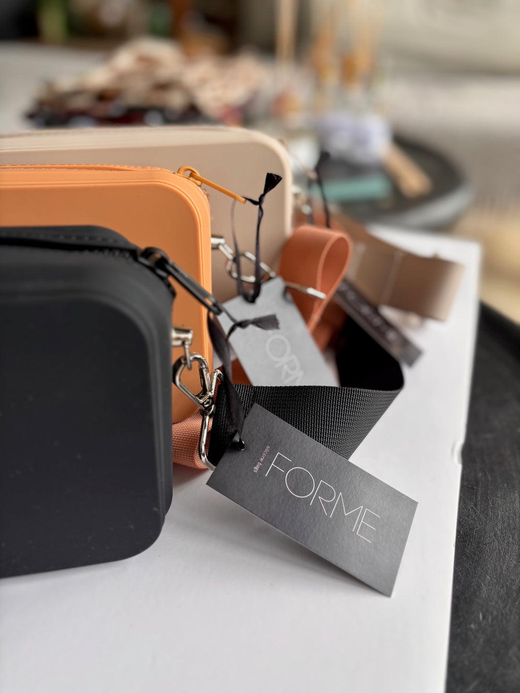 Forme - crossbody silicone bag