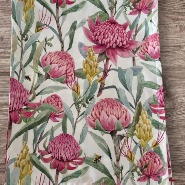 protea pink table runner